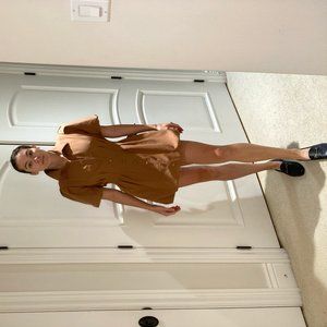 Chic mini dress with peplum and button down collar